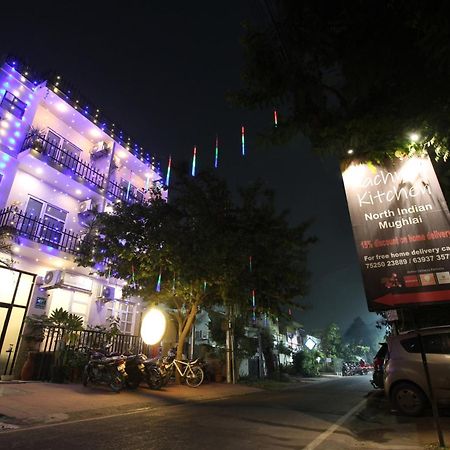 Отель Super Townhouse Kachnar House Vikas Nagar Hasanganj Экстерьер фото