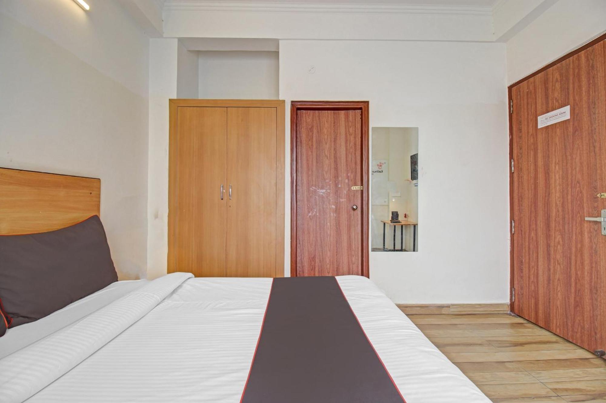 Отель Super Townhouse Kachnar House Vikas Nagar Hasanganj Экстерьер фото