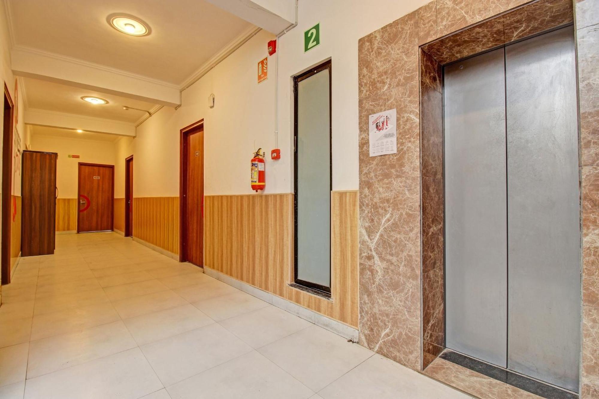 Отель Super Townhouse Kachnar House Vikas Nagar Hasanganj Экстерьер фото