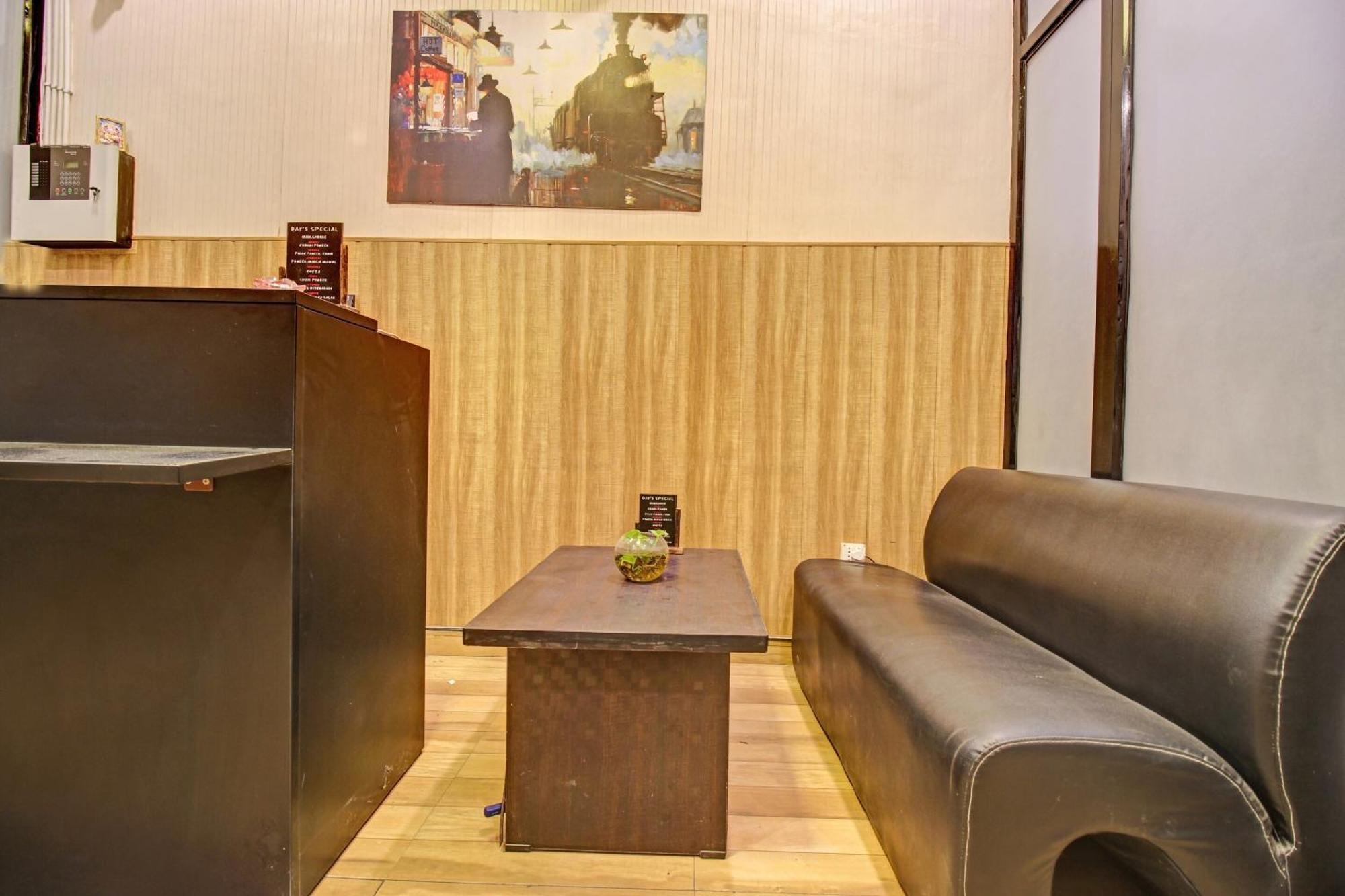 Отель Super Townhouse Kachnar House Vikas Nagar Hasanganj Экстерьер фото